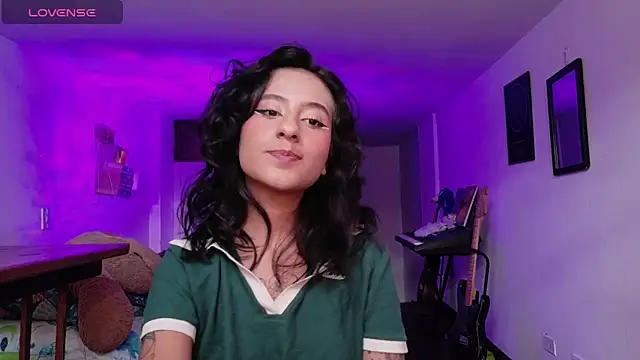 Snapshot of atenea_dragon__ chatting on 11/29/25, 09:18 atenea dragon online show from 11/29/25, 09:18