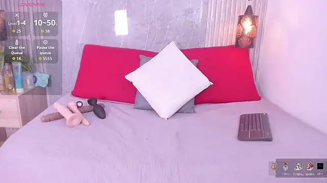 Lucia Guzman1 online show from 12/03/25, 01:13