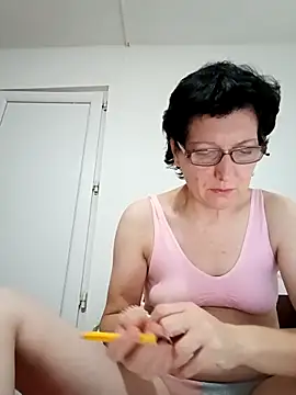 Vera Elle online show from 10/23/25, 03:44