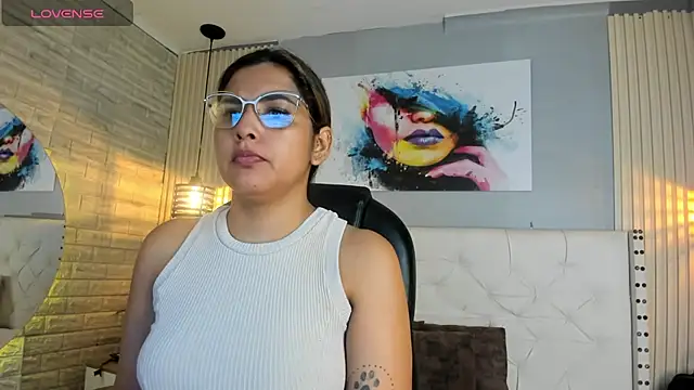 scarletbaker  online show from 04/21/26, 10:12