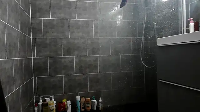 Snapshot of rubystrip chatting on 12/01/25, 09:09 rubystrip online show from 12/01/25, 09:09