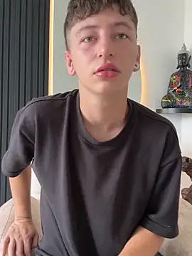 Snapshot of aronn_tay chatting on 11/07/25, 04:51 aronn tay online show from 11/07/25, 04:51