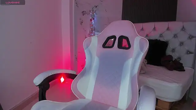 chloesagee online show from 12/15/25, 11:09