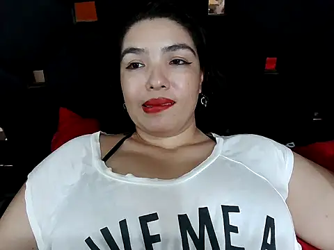 Snapshot of vegacristal88 chatting on 11/04/25, 10:31 vegacristal88 online show from 11/04/25, 10:31