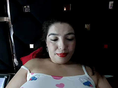 Snapshot of vegacristal88 chatting on 11/05/25, 11:54 vegacristal88 online show from 11/05/25, 11:54