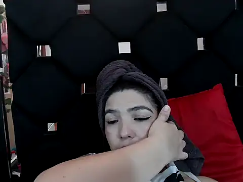 Snapshot of vegacristal88 chatting on 11/06/25, 03:02 vegacristal88 online show from 11/06/25, 03:02