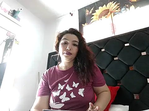 Snapshot of vegacristal88 chatting on 02/05/26, 10:47 vegacristal88 online show from 02/05/26, 10:47