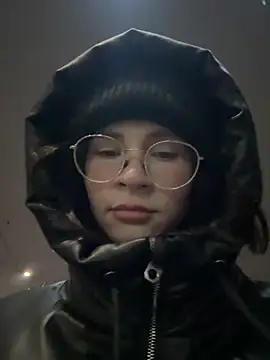 Snapshot of MartaBrent chatting on 11/22/25, 03:44 MartaBrent online show from 11/22/25, 03:44