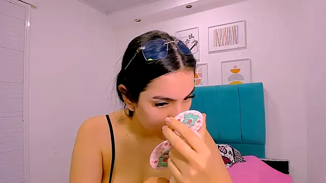 milk candy18 online show from 12/05/25, 10:46