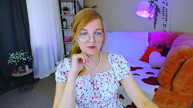 Snapshot of YourUniverser chatting on 07/13/26, 09:23 YourUniverser online show from 07/13/26, 09:23