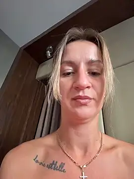 EvvaMur online show from 12/18/25, 01:00