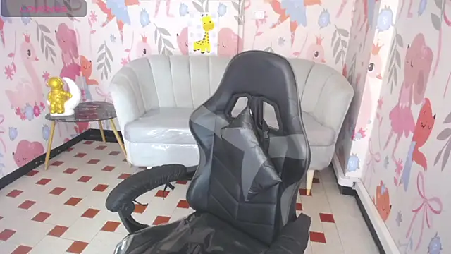 Luna Star v online show from 10/24/25, 03:14