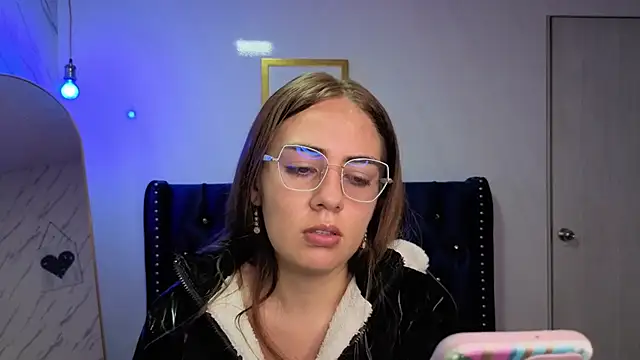 Luna Star v online show from 11/08/25, 01:11