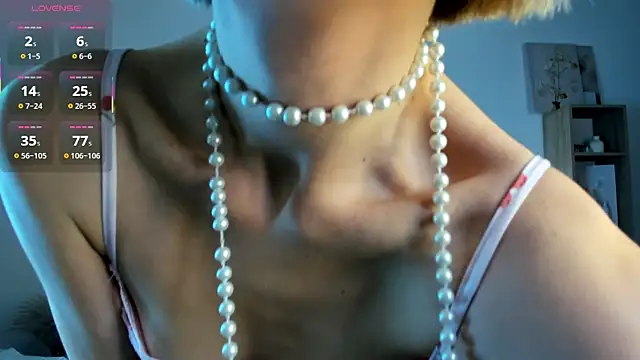 Ice Strawberry online show from 11/20/25, 03:07