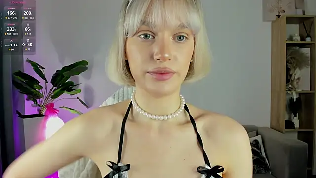 Ice Strawberry online show from 04/04/26, 03:05