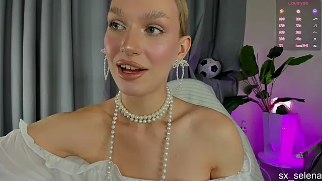 Ice Strawberry online show from 07/05/26, 03:02