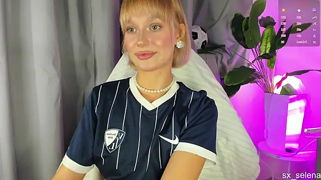 Ice Strawberry online show from 07/19/26, 02:48
