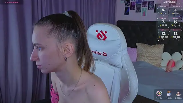 kaleriyaa  online show from 04/21/26, 01:42