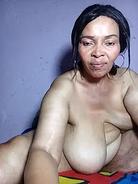 Snapshot of yummyhottie-clit chatting on 09/20/25, 08:10 yummyhottie-clit online show from 09/20/25, 08:10