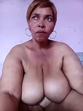 Snapshot of yummyhottie-clit chatting on 10/09/25, 12:58 yummyhottie-clit online show from 10/09/25, 12:58