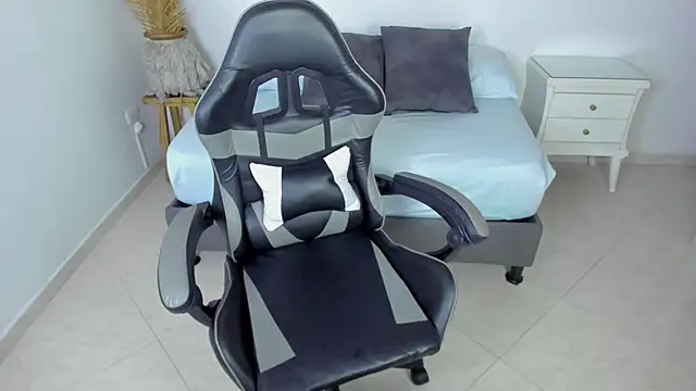 Snapshot of luccia_smith chatting on 10/02/25, 12:34 luccia smith online show from 10/02/25, 12:34