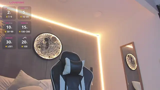 Snapshot of luccia_smith chatting on 10/29/25, 02:36 luccia smith online show from 10/29/25, 02:36