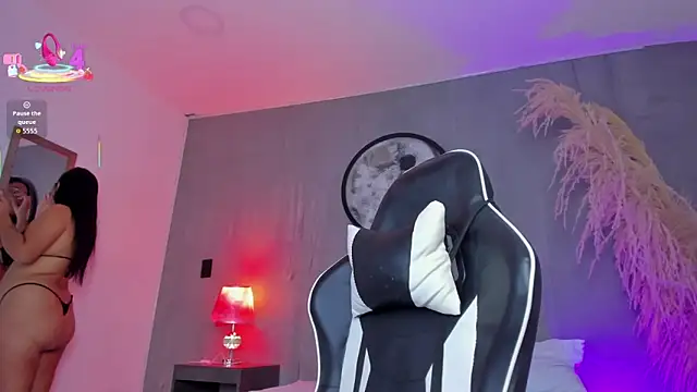 Snapshot of luccia_smith chatting on 11/29/25, 02:25 luccia smith online show from 11/29/25, 02:25