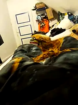 Snapshot of chrisdic27 chatting on 02/22/26, 06:35 chrisdic27 online show from 02/22/26, 06:35