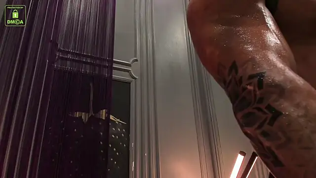 Snapshot of OliverSport chatting on 12/17/24, 03:49 OliverSport online show from 12/17/24, 03:49