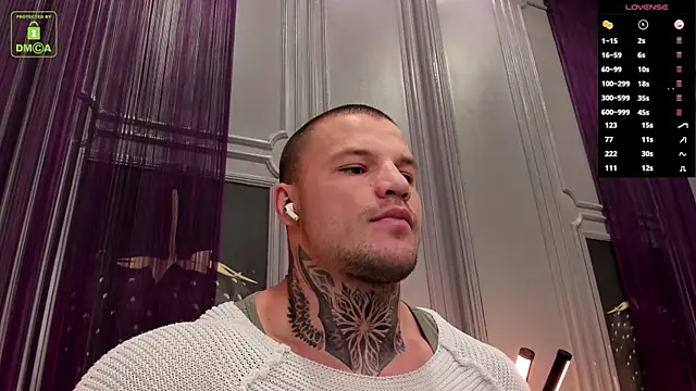 Snapshot of OliverSport chatting on 12/23/24, 10:32 OliverSport online show from 12/23/24, 10:32