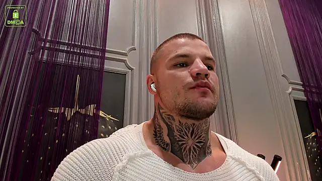 Snapshot of OliverSport chatting on 01/03/25, 10:31 OliverSport online show from 01/03/25, 10:31