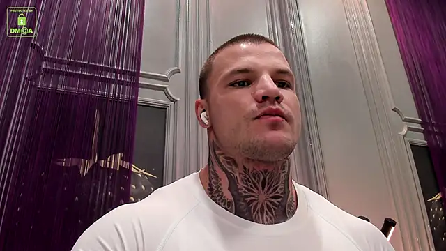 Snapshot of OliverSport chatting on 02/14/25, 03:36 OliverSport online show from 02/14/25, 03:36