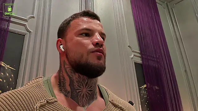 Snapshot of OliverSport chatting on 09/19/25, 03:45 OliverSport online show from 09/19/25, 03:45