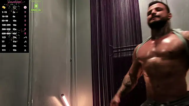 Snapshot of OliverSport chatting on 09/21/25, 10:39 OliverSport online show from 09/21/25, 10:39