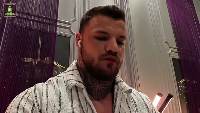 Snapshot of OliverSport chatting on 10/07/25, 10:56 OliverSport online show from 10/07/25, 10:56