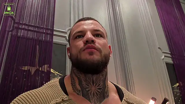 Snapshot of OliverSport chatting on 10/19/25, 04:46 OliverSport online show from 10/19/25, 04:46