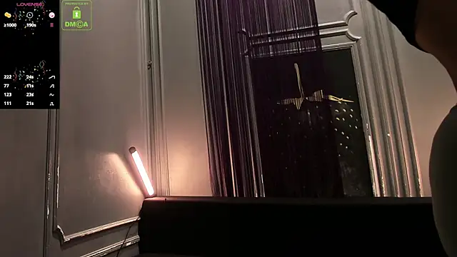 Snapshot of OliverSport chatting on 10/31/25, 10:49 OliverSport online show from 10/31/25, 10:49