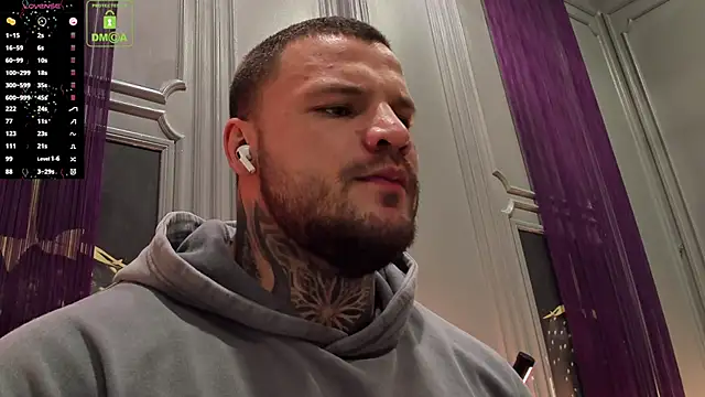 Snapshot of OliverSport chatting on 11/20/25, 03:34 OliverSport online show from 11/20/25, 03:34