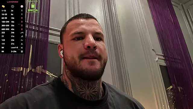 Snapshot of OliverSport chatting on 11/21/25, 03:54 OliverSport online show from 11/21/25, 03:54