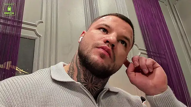 Snapshot of OliverSport chatting on 11/28/25, 10:40 OliverSport online show from 11/28/25, 10:40