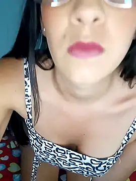 Snapshot of Thaamara_09 chatting on 09/11/25, 03:06 Thaamara 09 online show from 09/11/25, 03:06