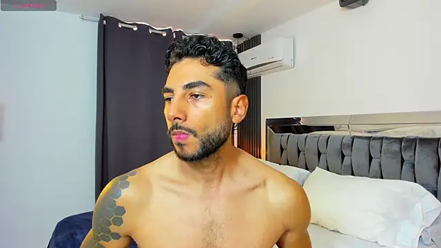 Snapshot of MARC_THOMPSON_ chatting on 09/18/25, 03:03 MARC THOMPSON online show from 09/18/25, 03:03