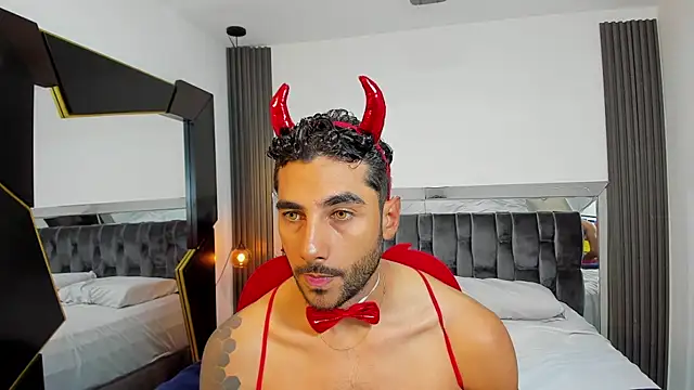 Snapshot of MARC_THOMPSON_ chatting on 11/01/25, 12:56 MARC THOMPSON online show from 11/01/25, 12:56