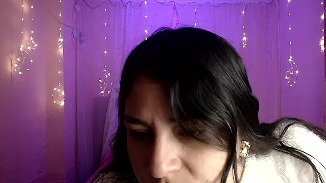 Snapshot of Aitana_200 chatting on 09/20/25, 01:23 Aitana 200 online show from 09/20/25, 01:23