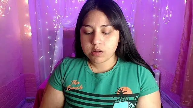 Snapshot of Aitana_200 chatting on 09/23/25, 01:14 Aitana 200 online show from 09/23/25, 01:14