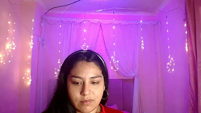 Snapshot of Aitana_200 chatting on 09/24/25, 01:25 Aitana 200 online show from 09/24/25, 01:25