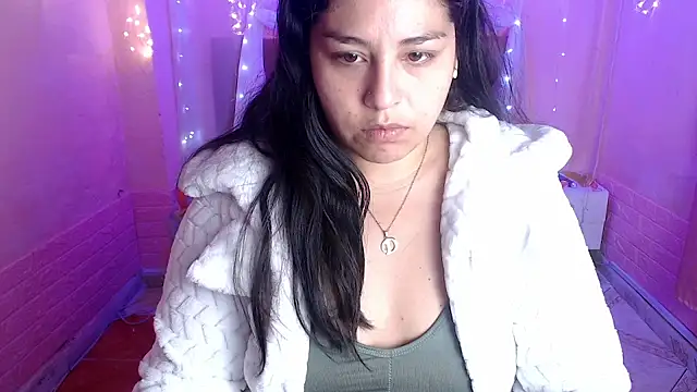 Snapshot of Aitana_200 chatting on 09/25/25, 01:15 Aitana 200 online show from 09/25/25, 01:15