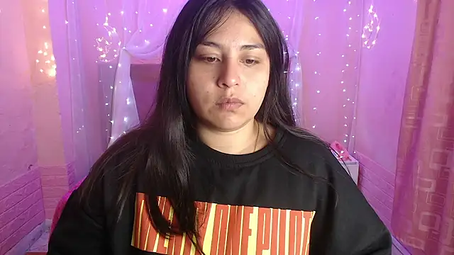 Snapshot of Aitana_200 chatting on 10/01/25, 01:17 Aitana 200 online show from 10/01/25, 01:17