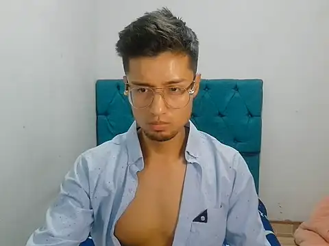 Snapshot of sebasbabyhot chatting on 06/11/26, 04:32 sebasbabyhot online show from 06/11/26, 04:32