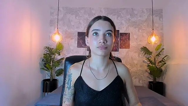 aitana baker  online show from 12/17/25, 07:20